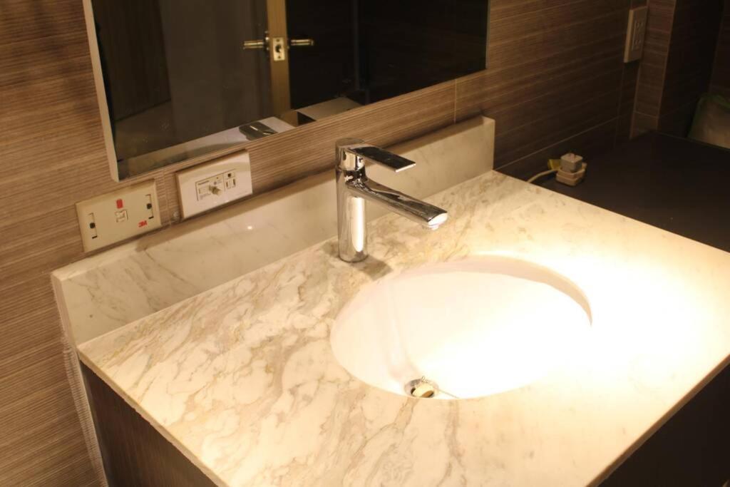 A2J Luxury Bgc Balcony Suite Near Sm Aura Taguig Manila Kültér fotó
